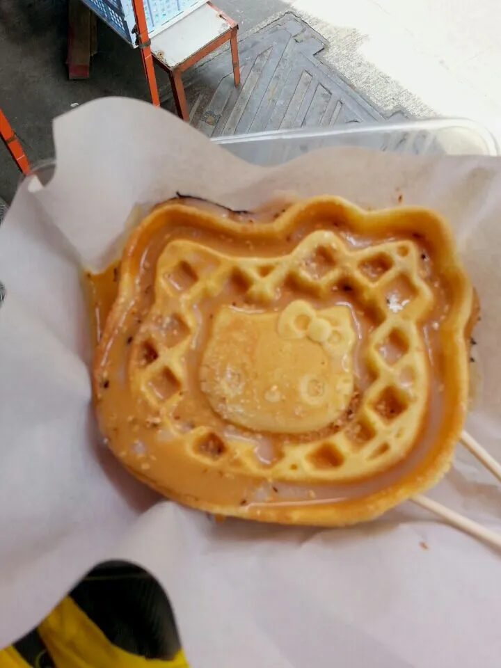 hello kitty waffle from cheung chau|ami lamlamさん