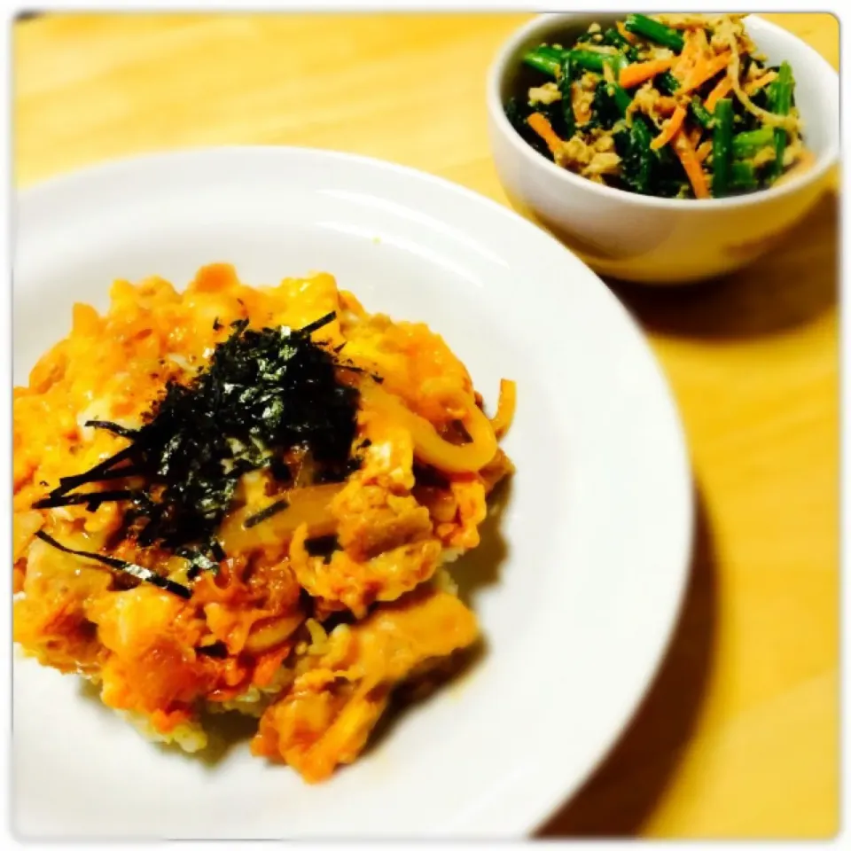 ✳︎豚たま甘辛チーズ丼✳︎切干し大根とほうれん草の胡麻マヨ和え|こまあずさん