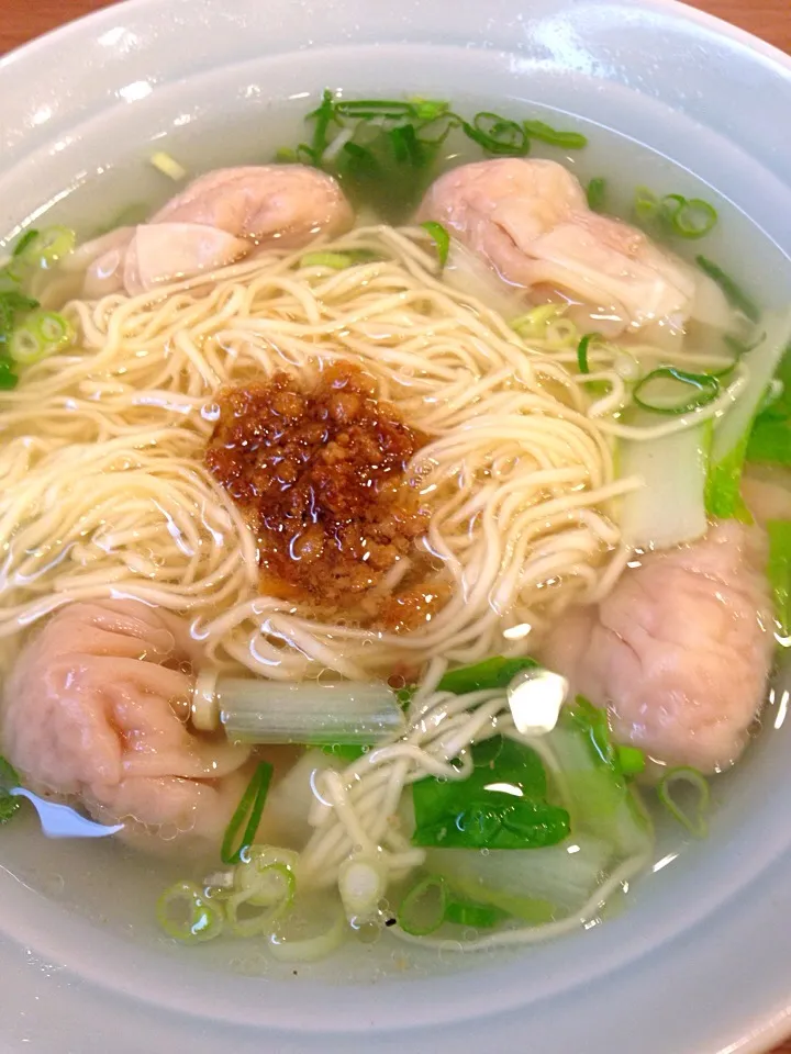 Snapdishの料理写真:富子江家饂飩の海老ワンタン麺|酩酊親父さん