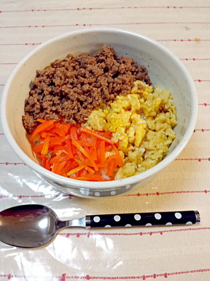 そぼろ丼♪|けいこさん