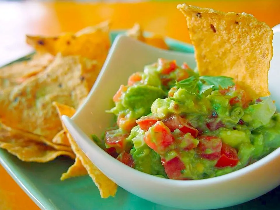 Always fresh made guacamole and crunchy corn chips|Jorge Bernal Márquezさん