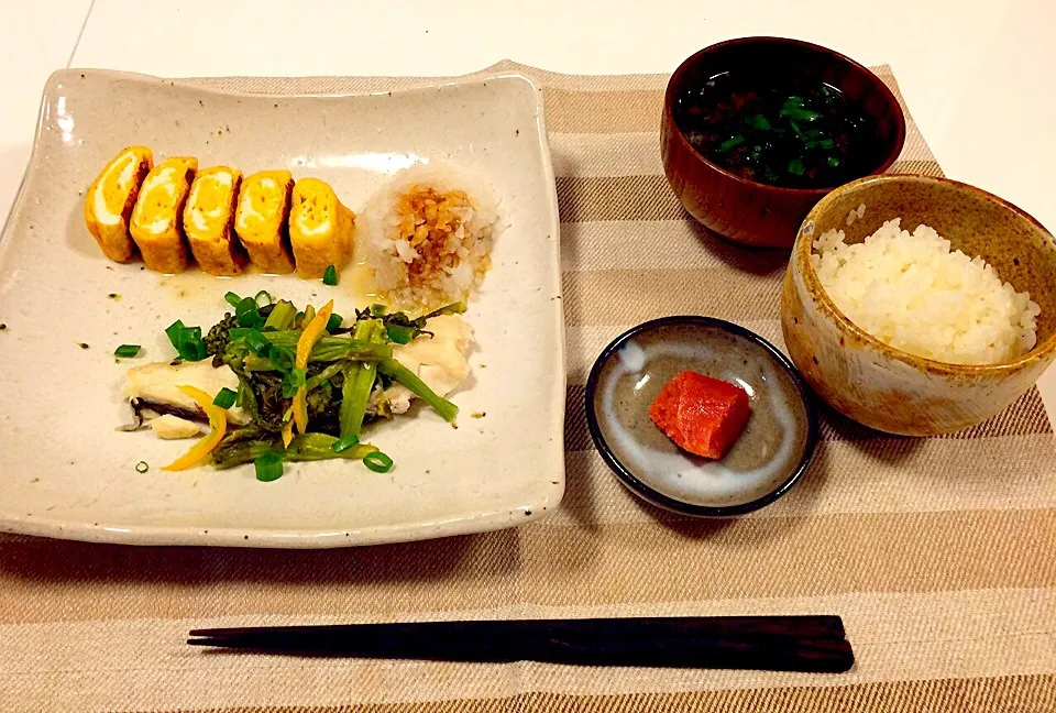 今日の夕飯は、鯛を菜の花と昆布と柚子と一緒に蒸したもの、だし巻き卵o(^▽^)o|mamigoさん