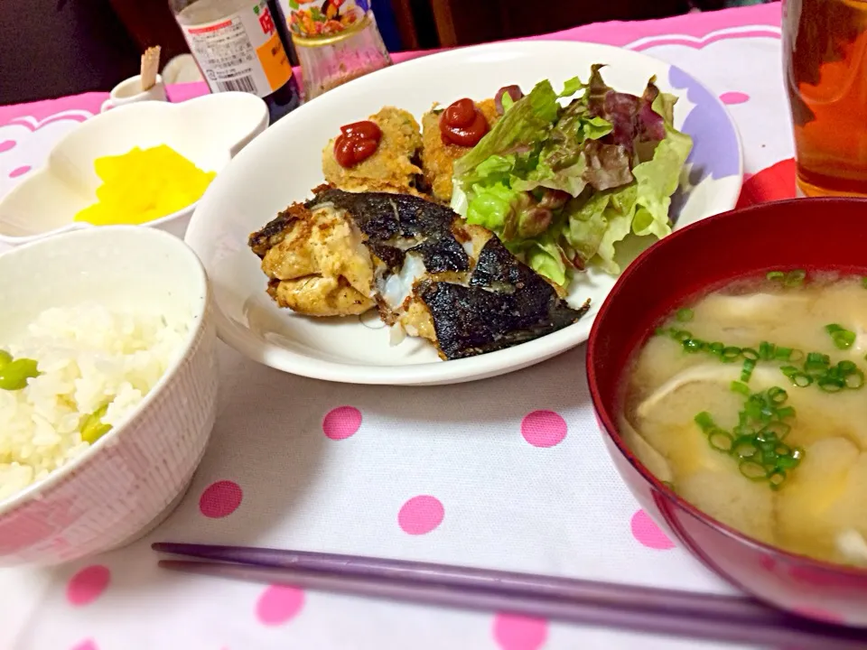 Snapdishの料理写真:枝豆ごはん、ピーマン肉詰めフライなど|kimokawayuaさん