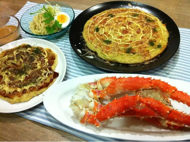 アブラガニ・お好み焼き〜豚玉とチーズ焼き・胡麻ドレッシングのラーメンサラダ|まーままさん