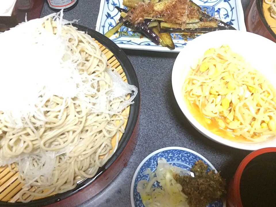 #夕飯 モヤシのやつ、ナス炒め、大根そば、つゆ。今日は暖かだったからね〜夏の味がした。|ms903さん