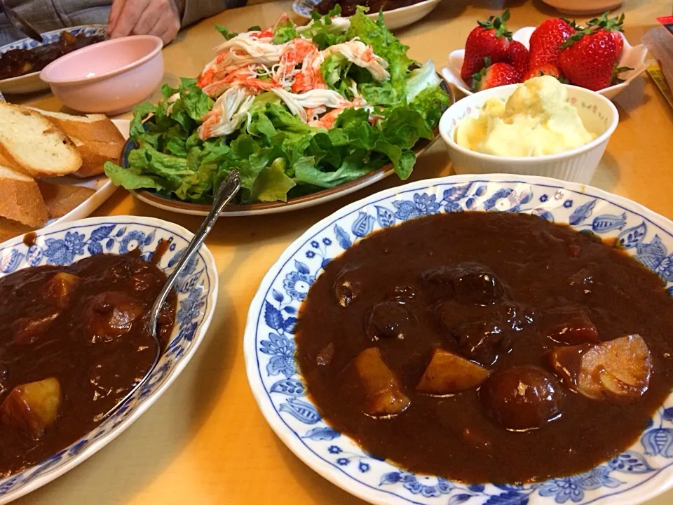 Snapdishの料理写真:先日母の誕生日だったので良いお肉を買ってビーフシチューを作りました|カガヤさん