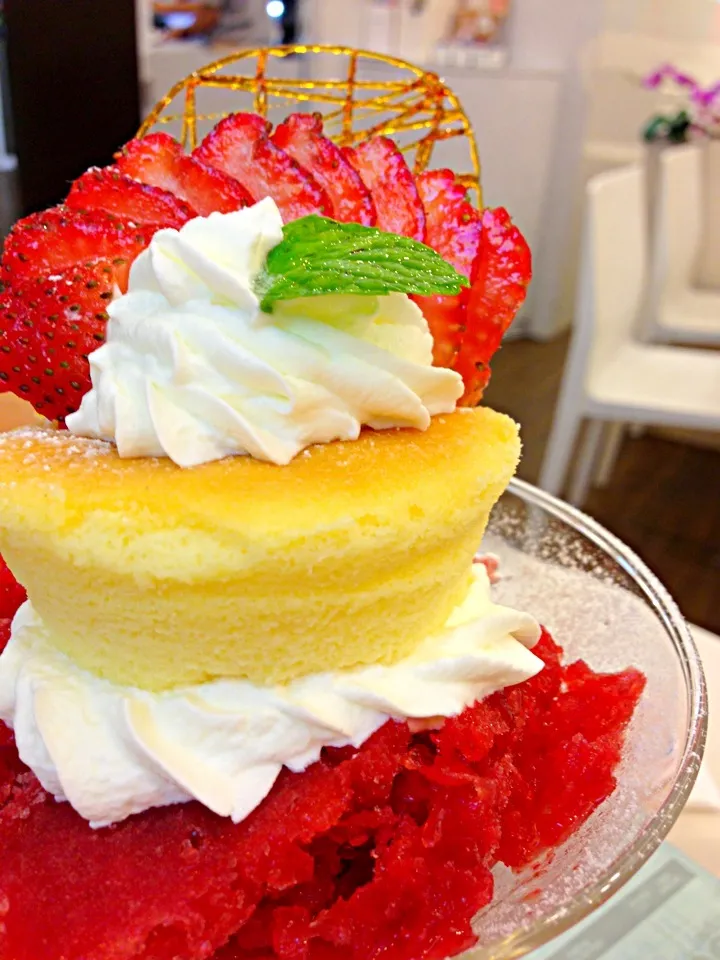 Strawberry gelato with super soft cheese cake|PhUnGさん