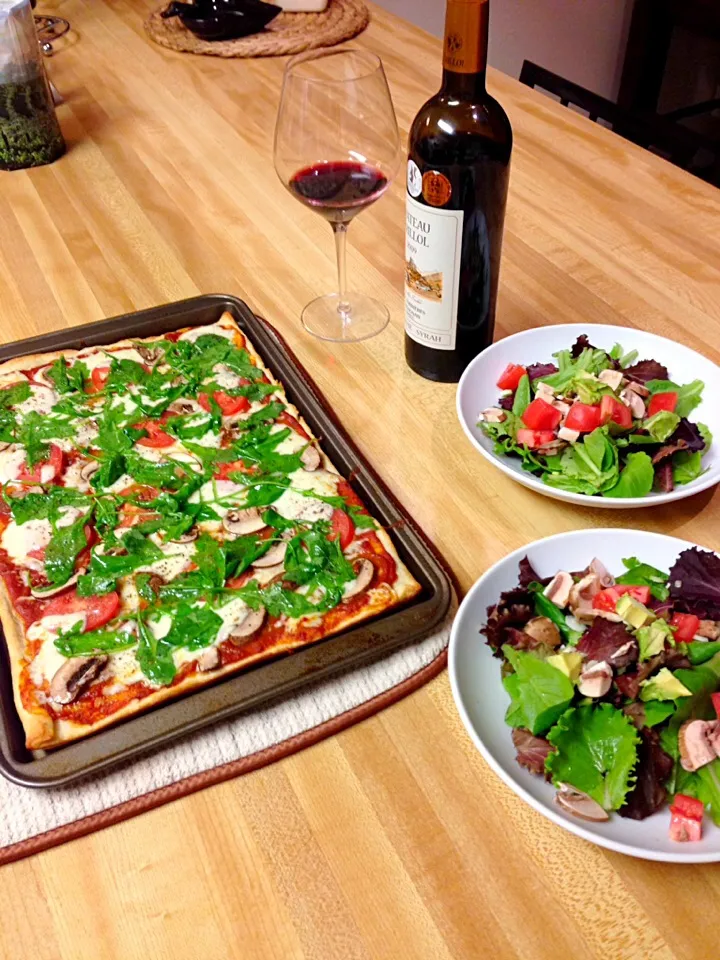 Pizza with salad and wine|lori sさん