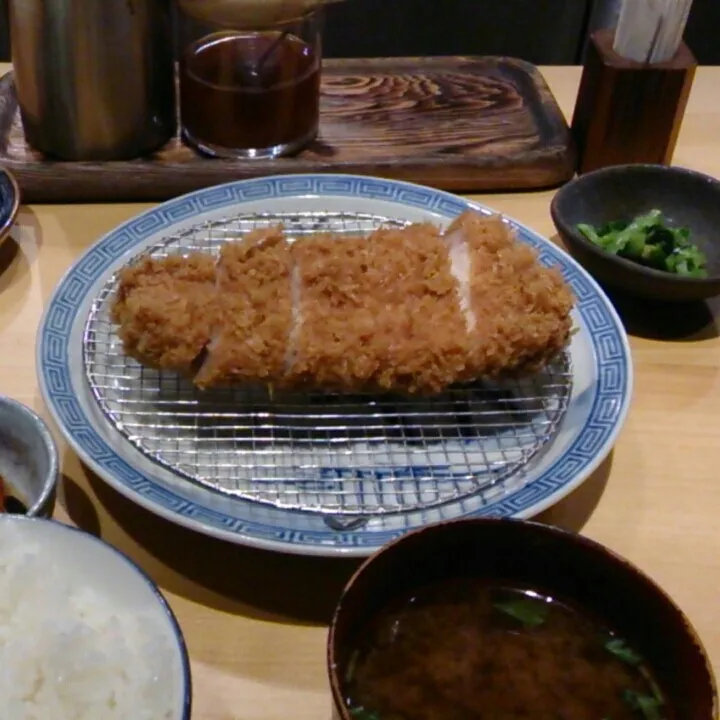 トンカツ 塩で食べるトンカツだった。美味しかった。|akiponさん