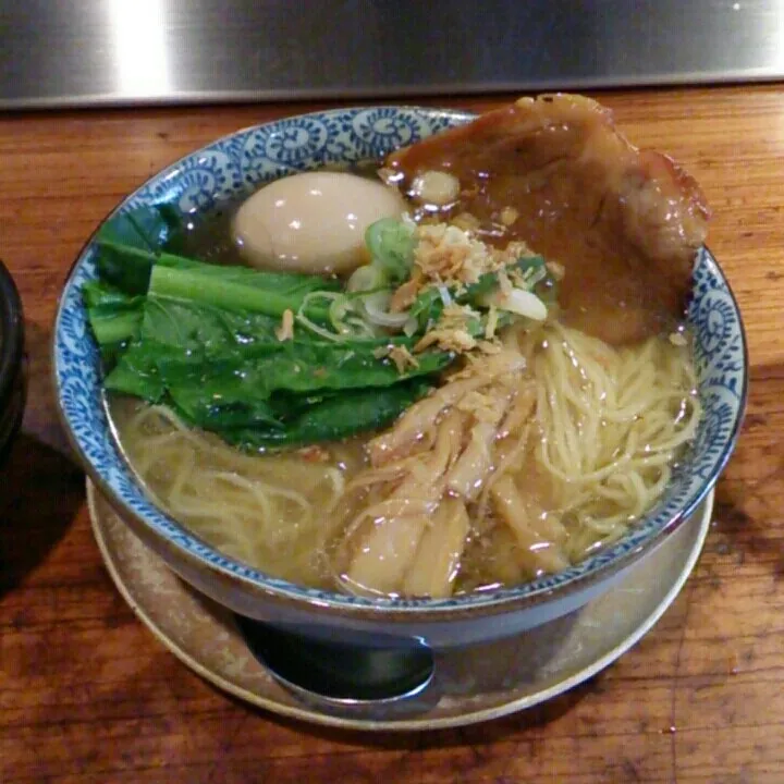 塩ラーメン  まろやかな鶏出汁のスープだった。|akiponさん