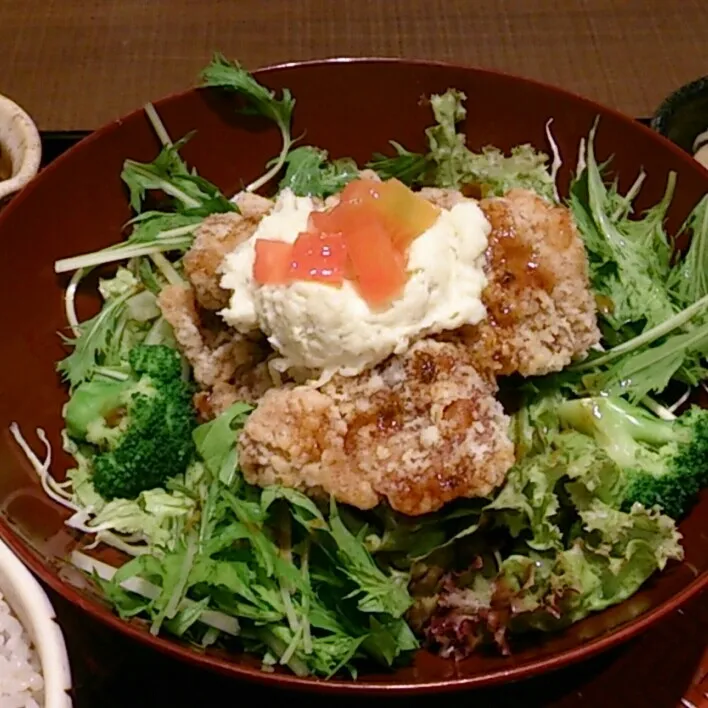 竜田揚げサラダ  食べごたえあった。|akiponさん