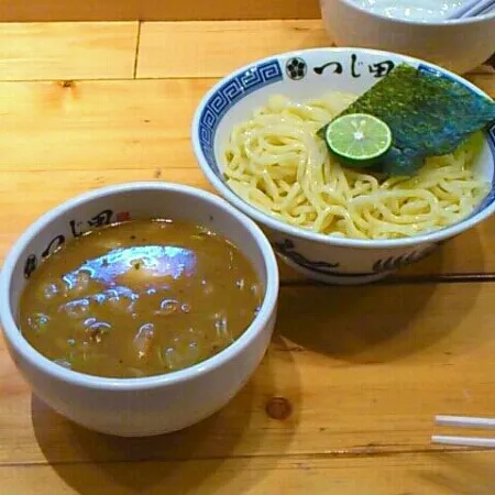 つけ麺   美味しかった。すだちが上品なさっぱり感を出している。焼豚がしょっぱくなければ完璧。|akiponさん