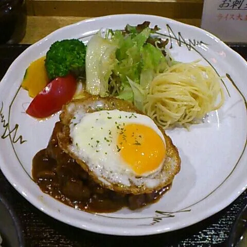 目玉焼きハンバーグ  美味しかった。|akiponさん