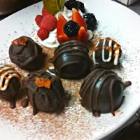 Assorted truffle dish. Peanut butter chocolate, chocolate orange with grand menier and salted caramel mocha with a white chocolate drizzle.|Sara Gaskinsさん