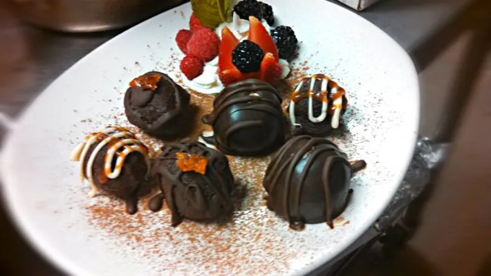 Assorted truffle dish. Peanut butter chocolate, chocolate orange with grand menier and salted caramel mocha with a white chocolate drizzle.|Sara Gaskinsさん