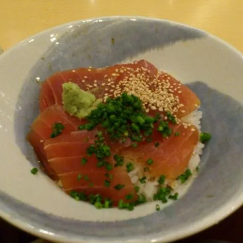 まぐろ漬け丼　美味しかった。|akiponさん