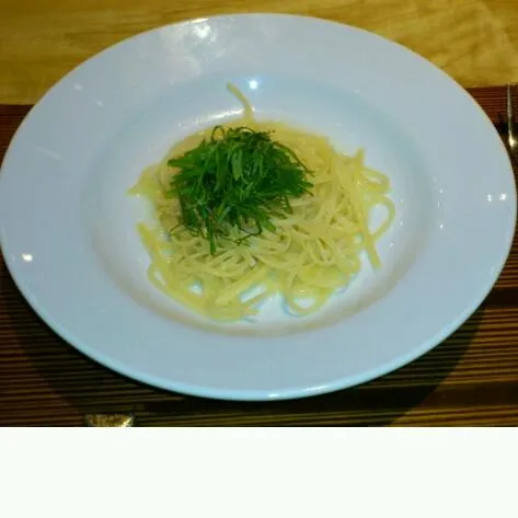 わさびパスタ　昨日は普通の餃子を出してくれたり、珍しかった感じ。|akiponさん