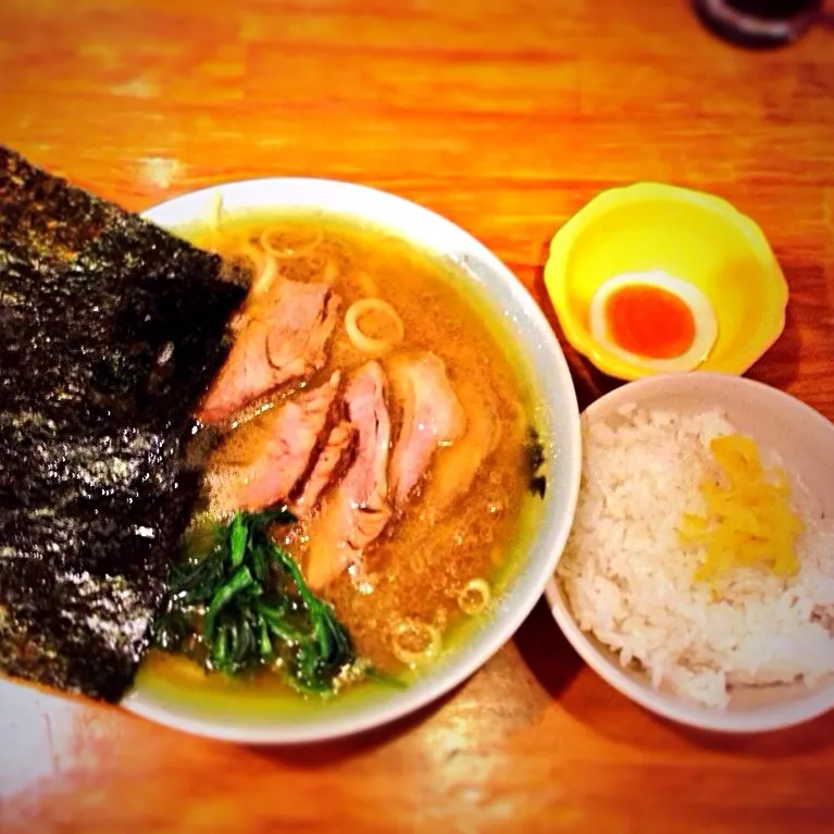 チャーシュー麺＆ご飯、味玉|マカロニ公爵さん