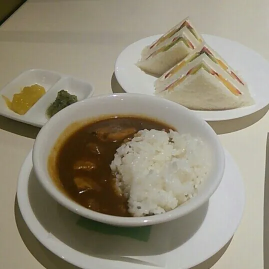 マンゴーカレー&フルーツサンド&葡萄のパフェ&アールグレイティー♪|kkstitchさん