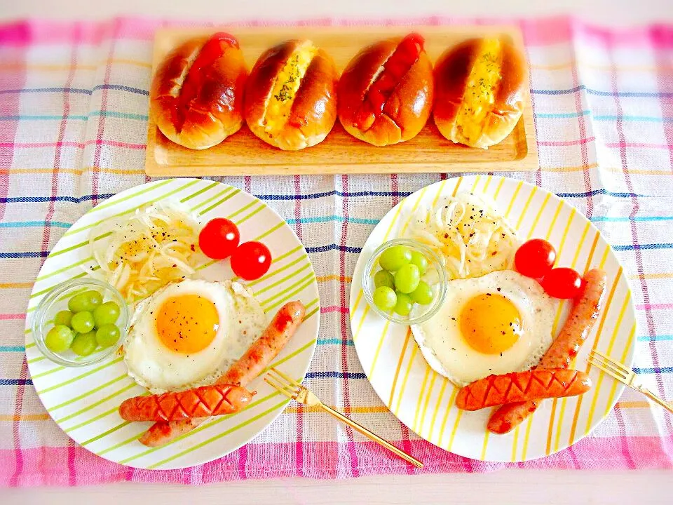 朝ごパン(*´∀｀)
あれれ？？卵にウインナーだらけになっちゃった♪(/ω＼*)|naoさん