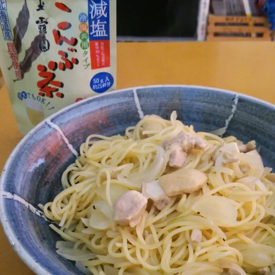 こんぶ茶でチキンの和風パスタ♪|kkstitchさん