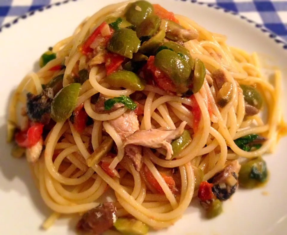 Snapdishの料理写真:spaghetti alle sarde marinate e olive verdi siciliane con pomodorino pachino|Fabio  Palmieriさん