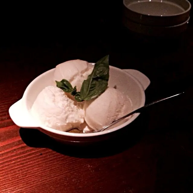 solt vanilla ice cream with yuzu pepper|azuuuzaさん