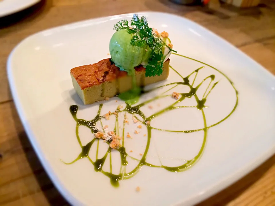 抹茶アイスとホワイトチョコのガトーショコラ|よしかずさん