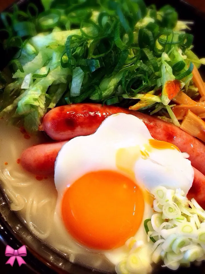 Snapdishの料理写真:レタスラーメン…スガキヤラーメンで🍜|おりぃさん