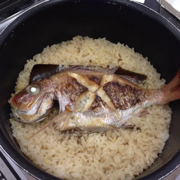 仕事が忙しくて、ギリギリに料理教室に到着した😳郷土料理で、鯛めし、ほうとう、ゴーヤチャンプルー、ずんだ餅を作りました😁鯛めしは全部持ち帰り、ほうとうもダメなんだけど、にんじんだけは残した😅|laputa3977さん