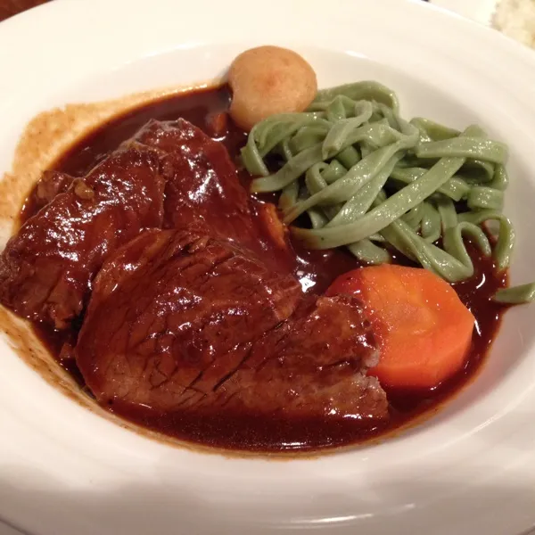 お昼は寒かったけど、防寒して先輩と洋食食べてきました。ビーフシチューアラモードにして、仕方なくパスタ、じゃがいも、にんじんはな残した😰トレーナーからは今朝のケーキ早めに詳細を送ったら、OKだったよ|laputa3977さん