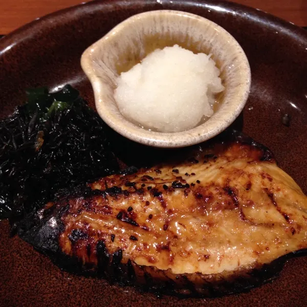 せっかく湘南新宿ラインに乗れたけど、疲れたので、自宅駅を通り越して、夕飯外食しちゃった😳つぼ鯛の塩麹みりん漬け炭火焼きの単品に手作り豆腐を付けて食べたよ😁帰りに明日の食材買って帰ろうっと💪|laputa3977さん