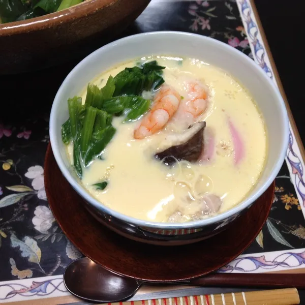 戻ってから、実家で茶碗蒸しと鍋みたいなのとおせち料理を食べました😁さっき、おみくじの写真が切れてたので、最後に掲載しておきますね😰|laputa3977さん