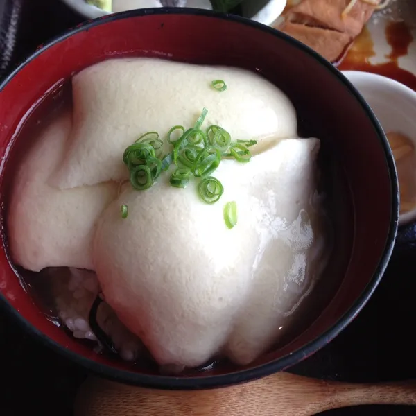 久しぶりに先輩とこちらの和食のお店に行って、先輩は焼魚定食でほっけを食べ、私はおぼろ豆腐御膳を頂きました〜😘ご飯はほとんど食べてないから大丈夫かな😅|laputa3977さん