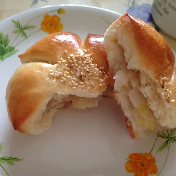 朝から栗あんぱん食べたよ〜😁めちゃうまだった😋とりあえず、焼け石に水だけど、豆乳もチンして飲んだ😅|laputa3977さん