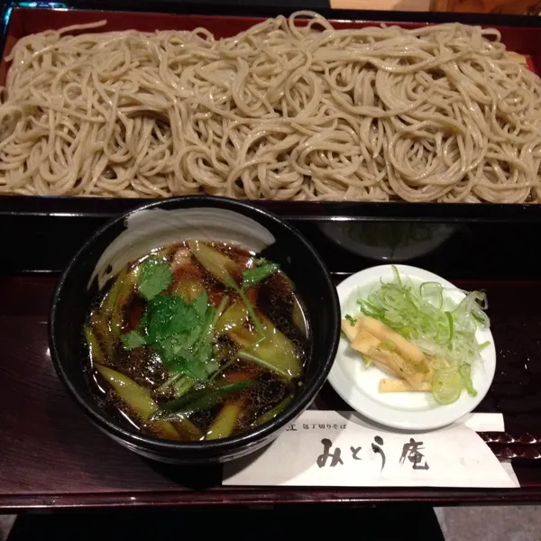 ランチは一人でぶらっとお蕎麦食べに来ました😳鴨南つけ汁そば大盛り食べたよ😁今は食後にドトールでカフェラテ飲んで、まったり中😘|laputa3977さん