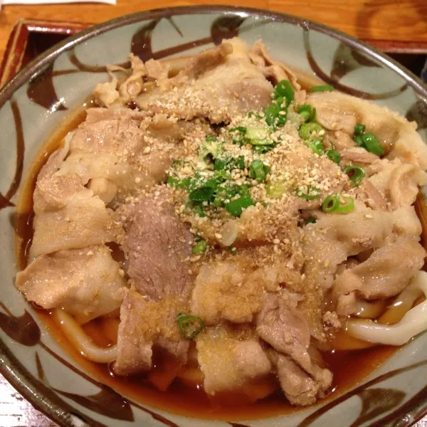 仕事も忙しく、お腹の調子もイマイチなので、久しぶりにおうどん食べた😳釜揚げぶっかけ肉うどんだよ😁明日から長崎なんだけど、まだ何も準備できてないから、夜は返信できないかも😭|laputa3977さん