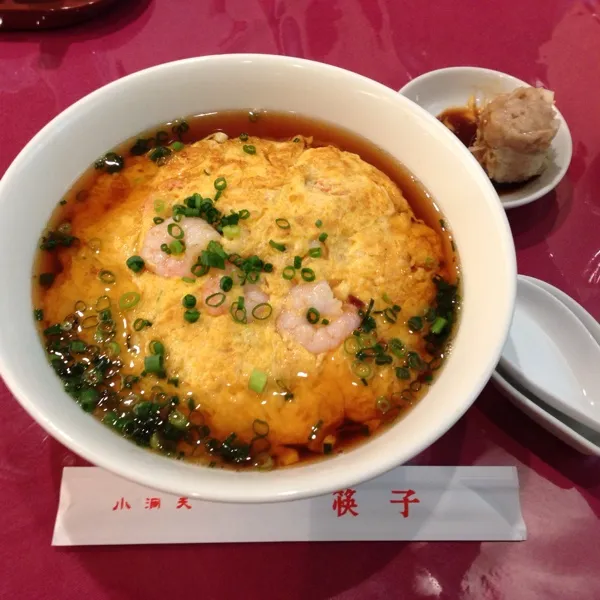 お昼は後輩と中華料理食べに行って、久しぶりにお気に入りの天津麺食べたよ〜😍シュウマイは後輩と1個ずつ食べた😋|laputa3977さん