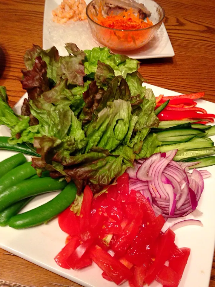 Snapdishの料理写真:Vegetarian  Night?!  セルフ生春巻き。|Yuriさん