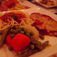 Snapdishの料理写真:Piccata-milanese with spaghetti and fresh tomato-sauce|Kasem Rattanapinyopitukさん