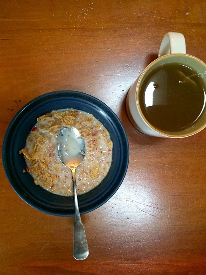 Special K cereal with silk milk and chai tea|Lauren Oxenfordさん