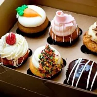 Assorted cupcakes! 🍰