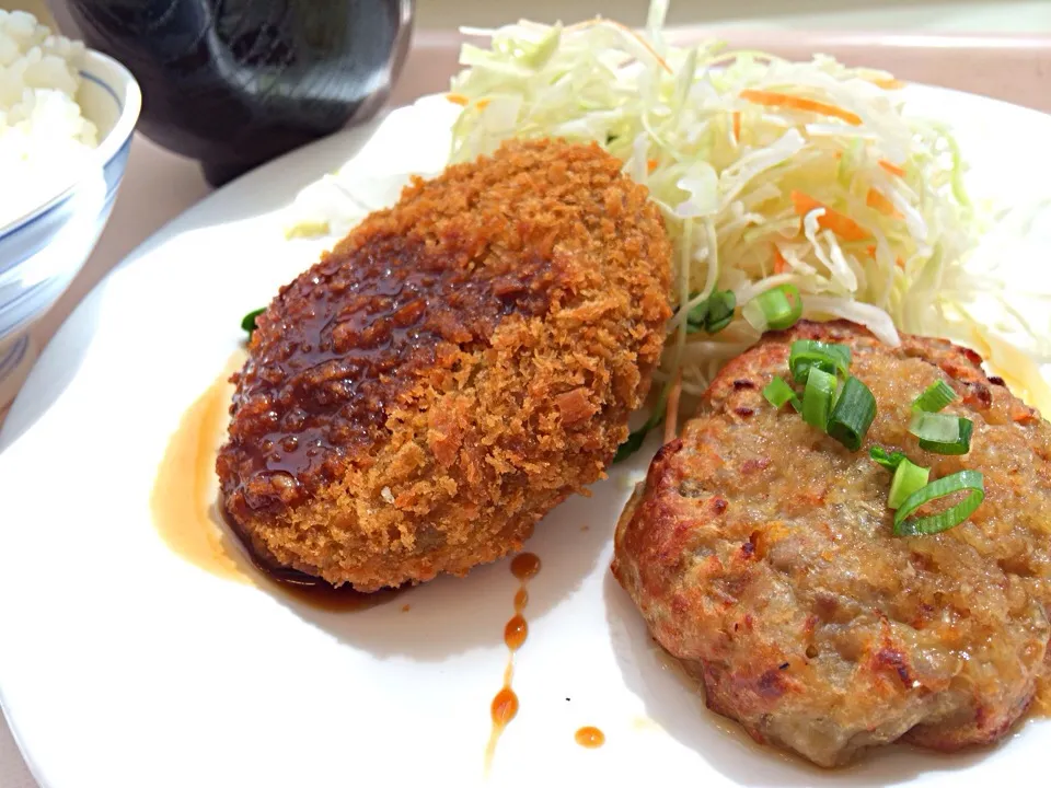 今日の社食は根菜ハンバーグとかぼちゃのころっけ。420円。あり合わせ的なw|ルーア・ブランカさん