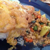 ข้าวกะเพราไก่ ไข่เจียว รสชาติเผ็ด ใครไม่กินเผ็ดต้องบอกเค้านะคะ|Chatchadapornさん