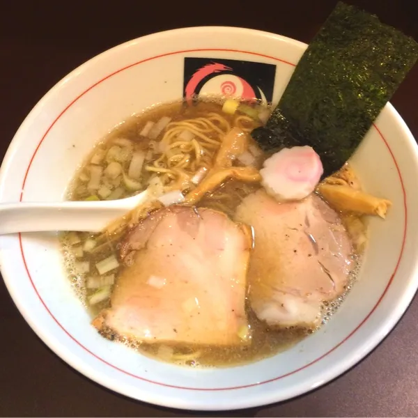 Snapdishの料理写真:煮干しラーメン、飛び込みだけどめちゃめちゃタイプ♪|えりさん