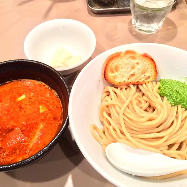 海老トマトつけ麺チーズトッピング、バジルペースト付きでおいしい！|えりさん