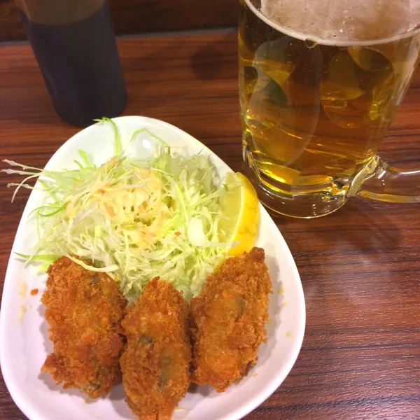 おいしい揚げたてカキフライ300円、キリン生ビール350円ヽ(・∀・)ノ|えりさん