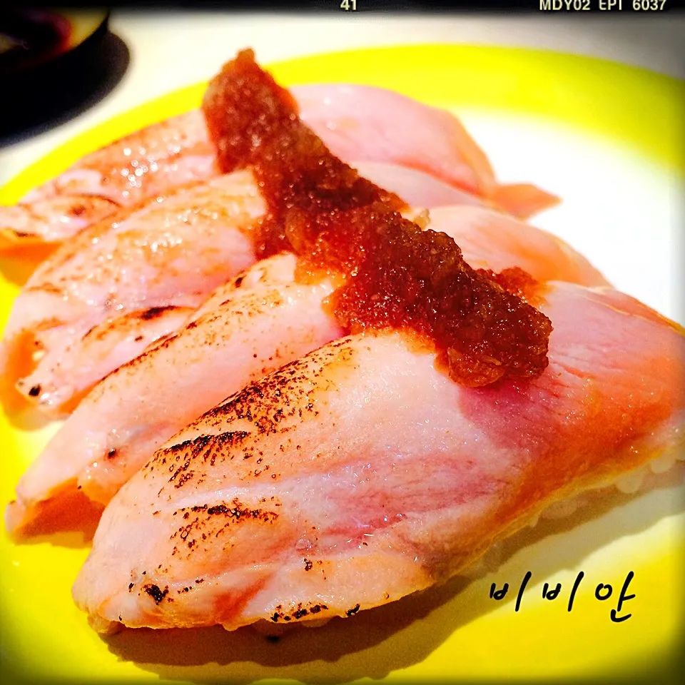 Seared salmon sushi|Tinky 🍒さん