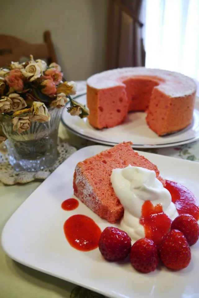 Snapdishの料理写真:🍓 ストロベリーシフォン 🍓|メイスイさん