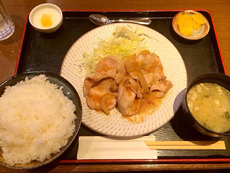 豚の生姜焼き定食|市さん